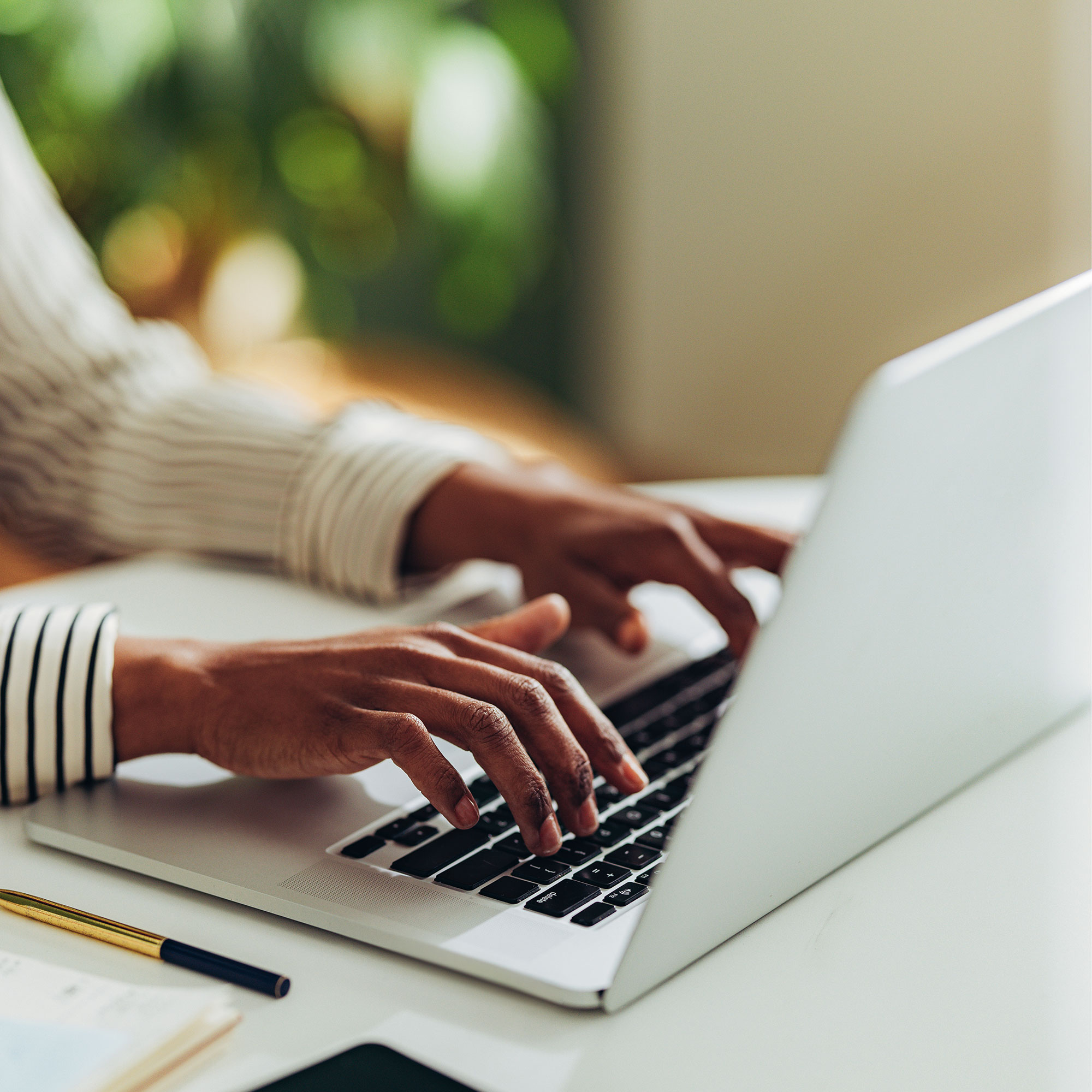 关闭人打笔记本