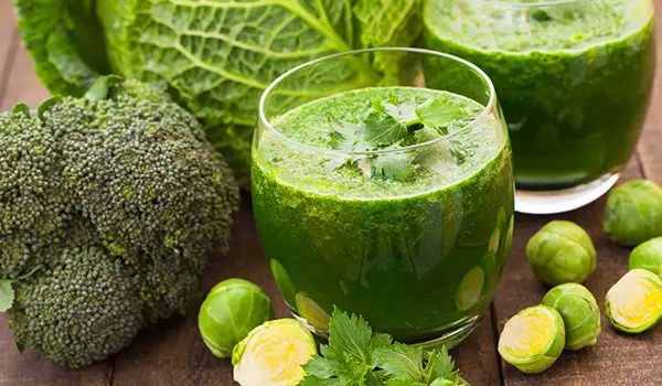 绿色蔬菜用菠菜冰沙