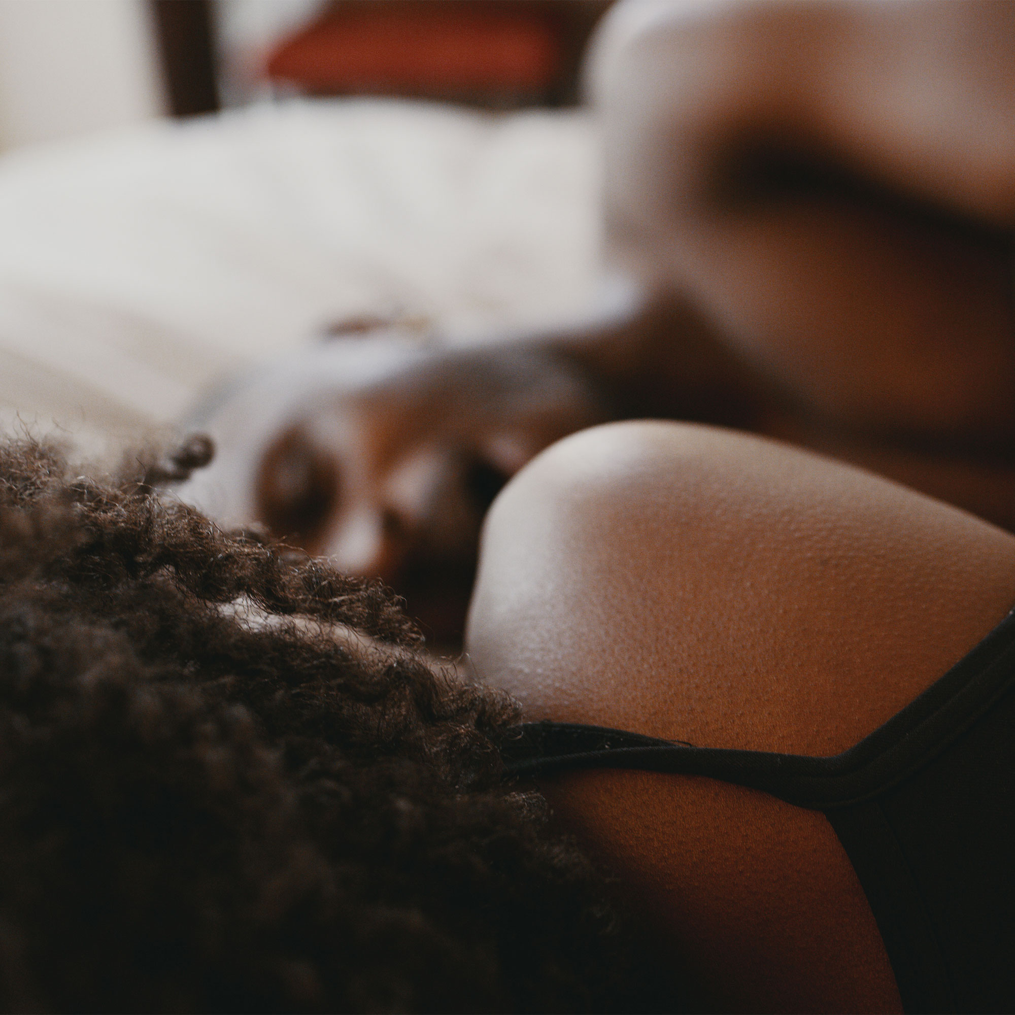 关闭一对在床上