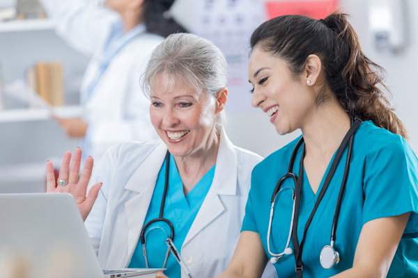 医生在电话会议