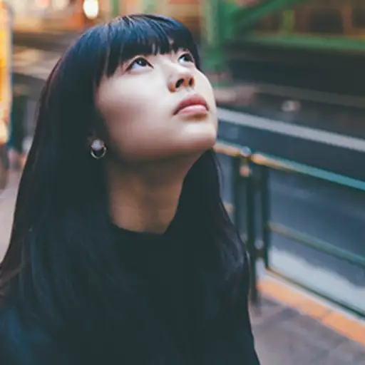 Woman with borderline personality disorder feeling lonely.