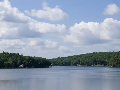 湖在宾夕法尼亚州。