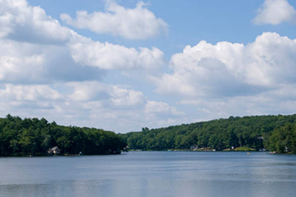 湖在宾夕法尼亚州。