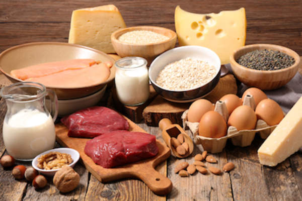 高蛋白食物,鸡蛋,肉类,奶酪,大豆等。