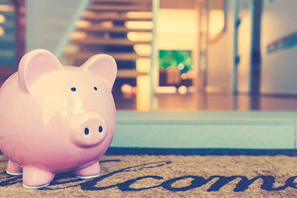 储蓄罐在建筑入口