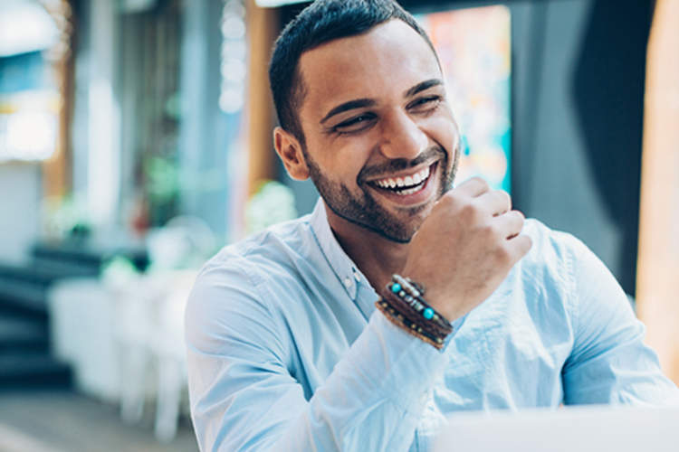 快乐健康的人。