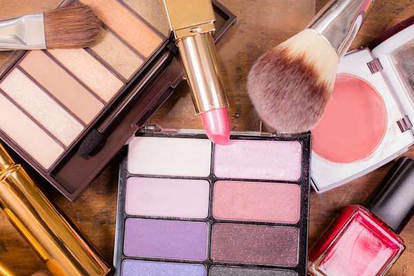 各种化妆品的桩