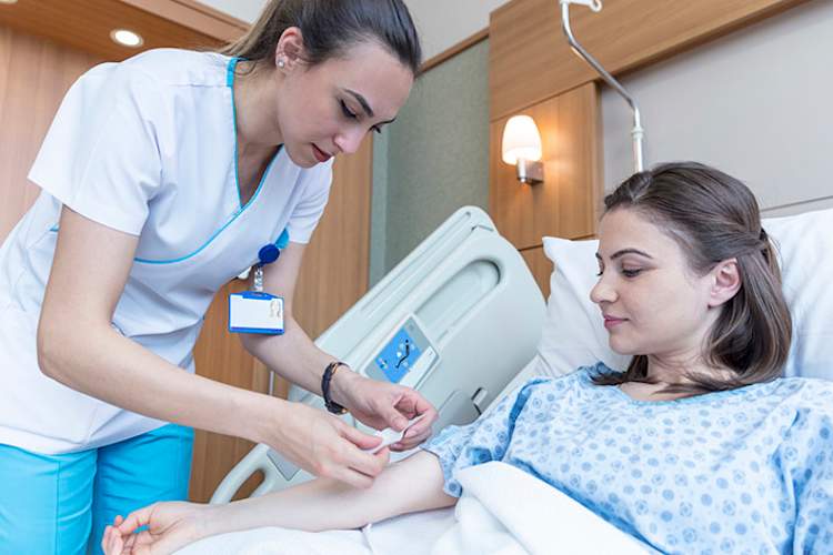 Nurse and patient in hospital.