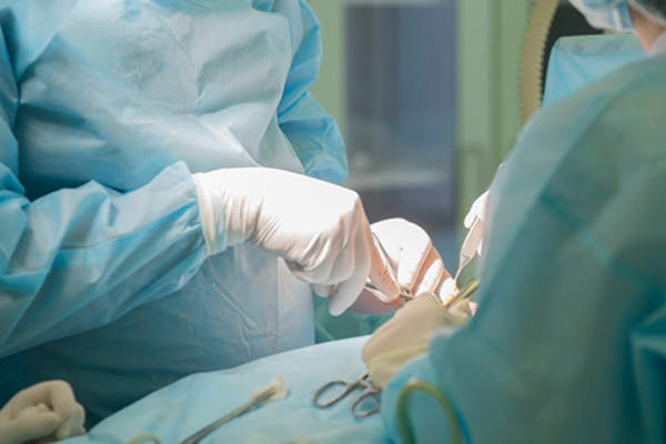 医生进行操作。