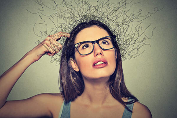 年轻女子的思维与认知问题。