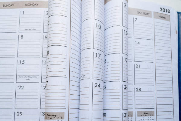 日历的不同页面上有可以做笔记的线条