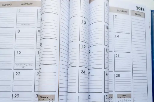 日历的不同页面上都有可以做笔记的线条