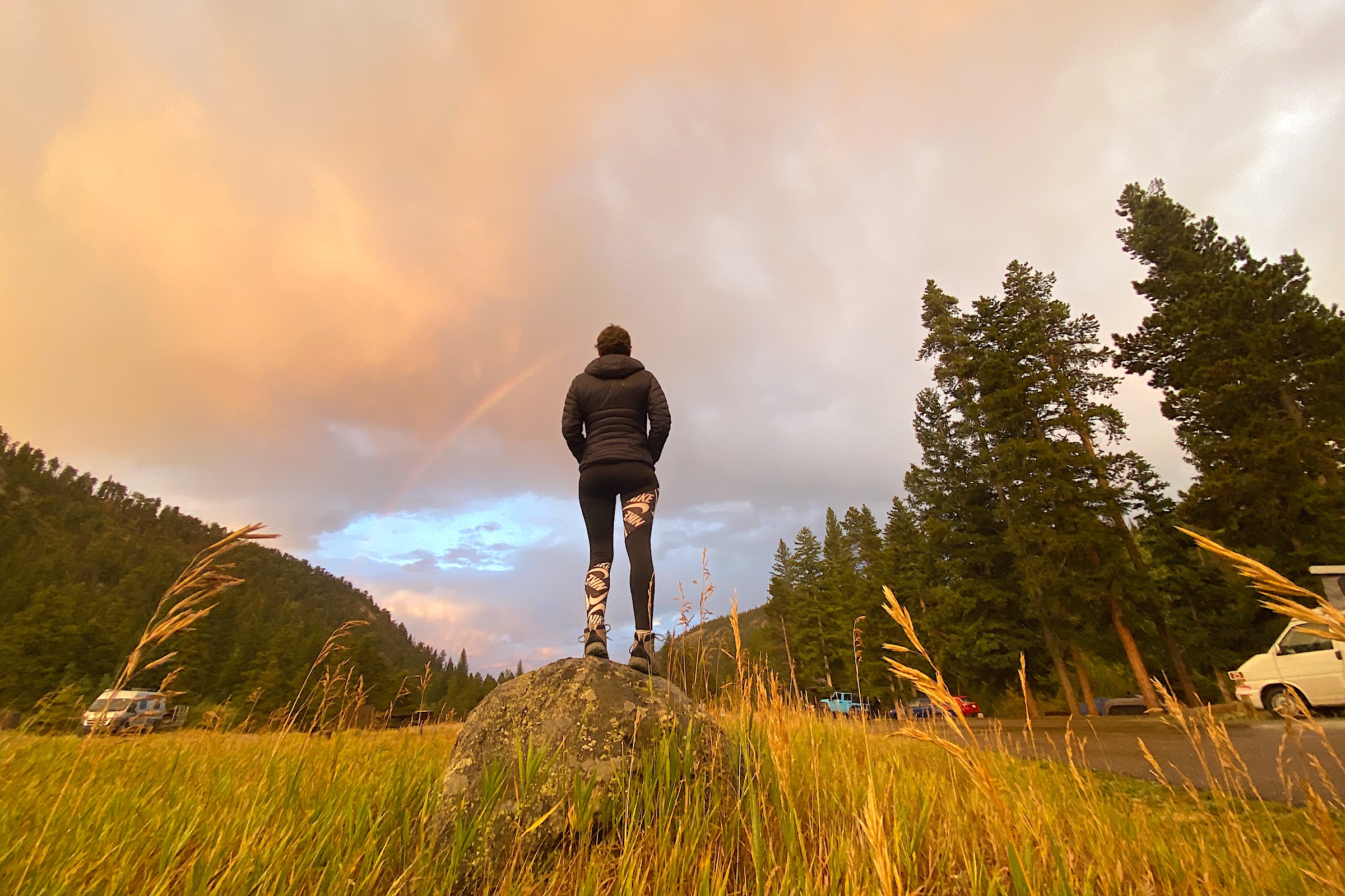 塞布丽娜·斯基尔斯在看彩虹
