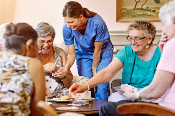 老年中心纸牌游戏