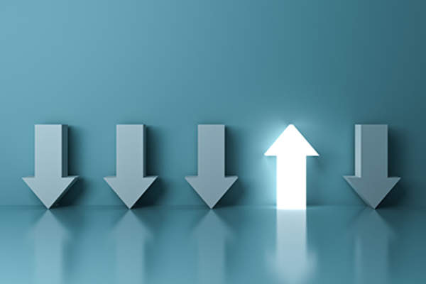 箭头指向不同的方向。