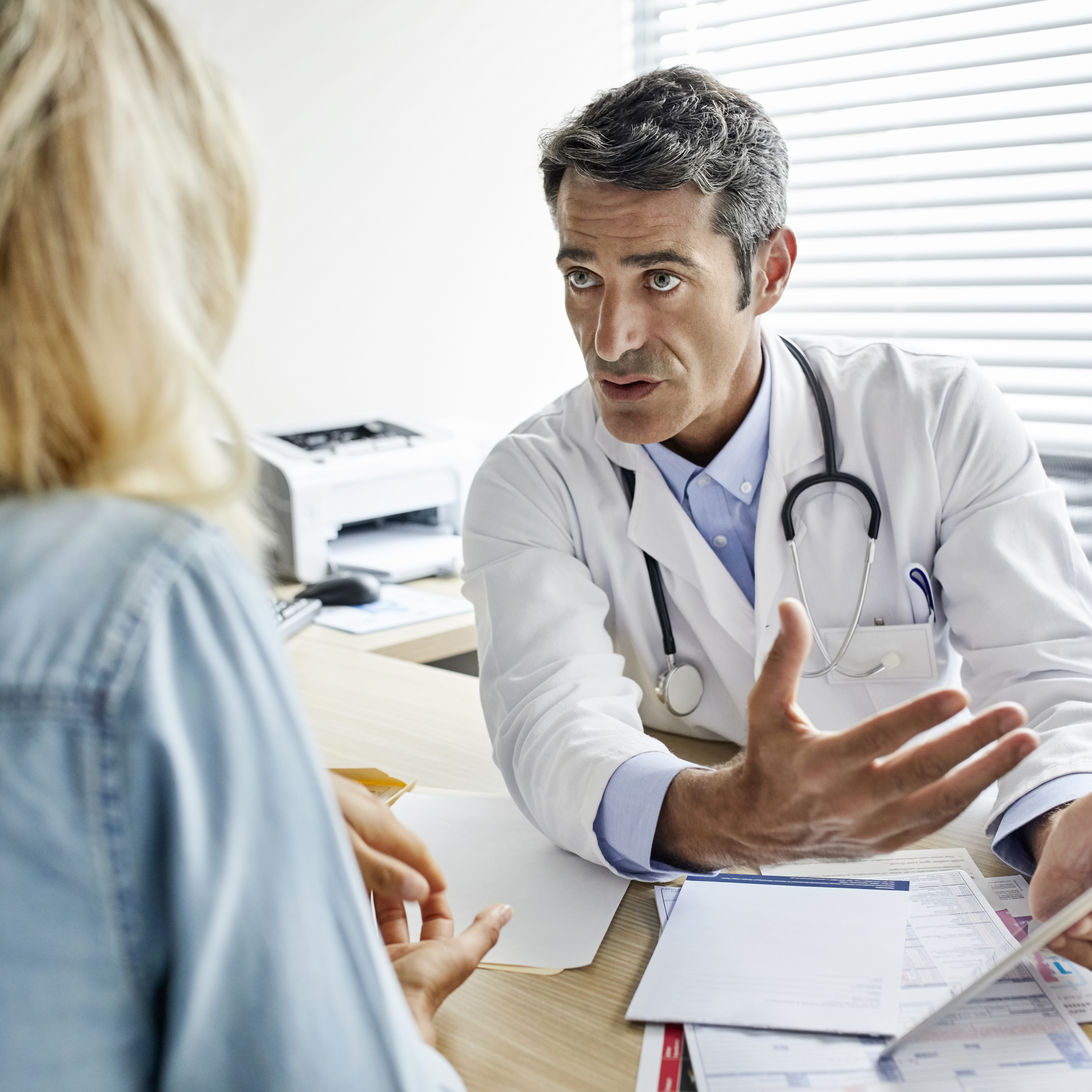 医生和病人谈话