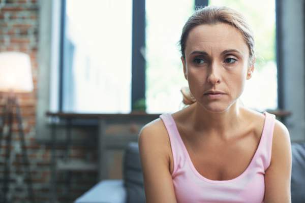 抑郁的女性高级