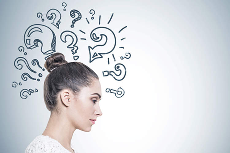 带问号的女人。