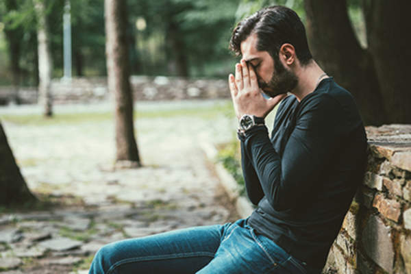 与双相情感障碍有关的绝望的想法。