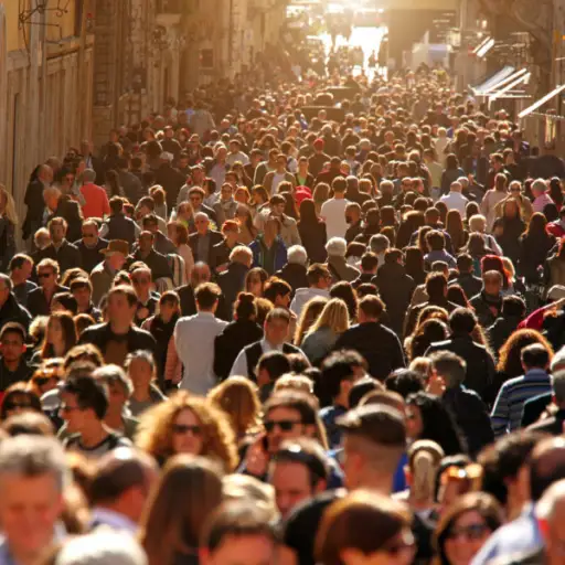 走在街道上的人群在街市罗马