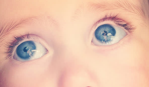 罗兰·“罗利”·埃格顿-瓦布顿和他的蓝色大眼睛。