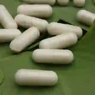 Gingko biloba supplements and leaf.