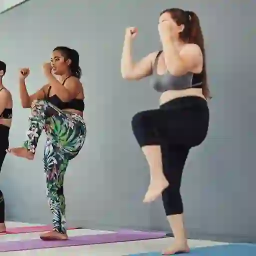妇女参加健身班