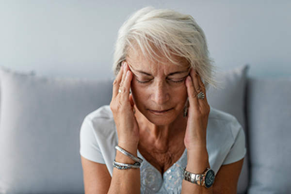 强调高级的女人。