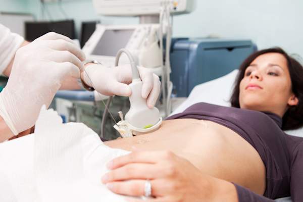 医生在做肝活检