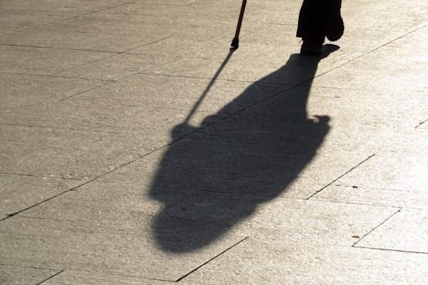 人走甘蔗,铸造长长的影子