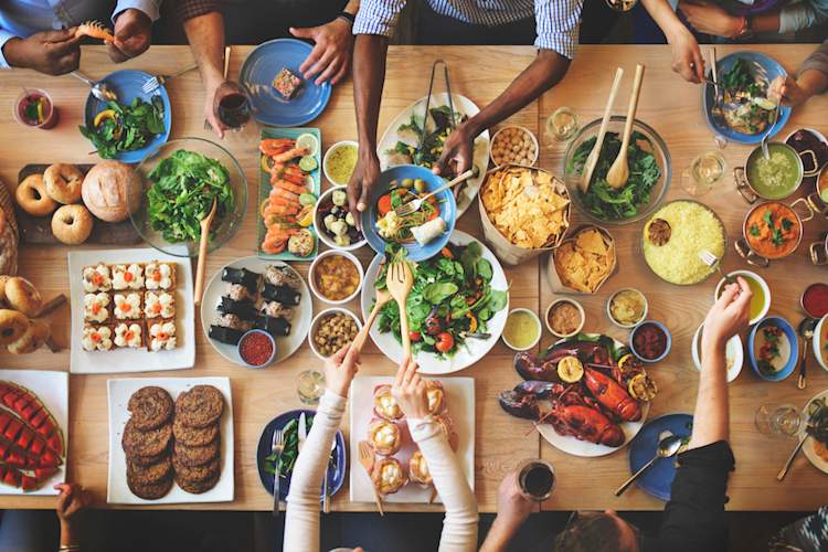 家常便饭摆在桌子上。