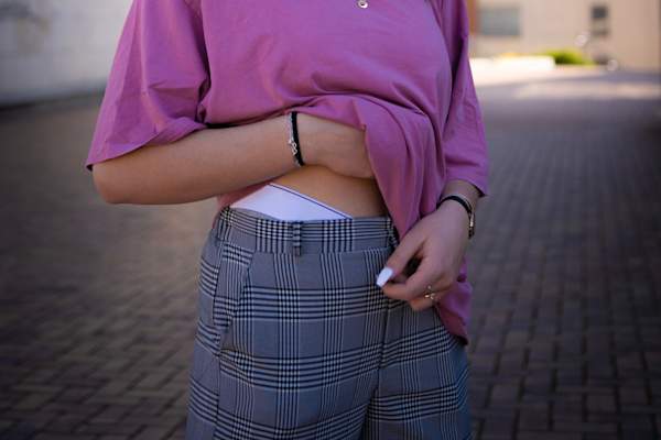 女副衬衫感人的胃