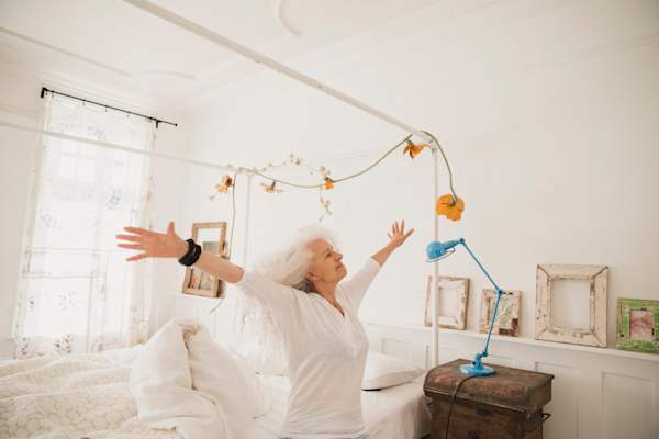 老太太醒过来精力充沛