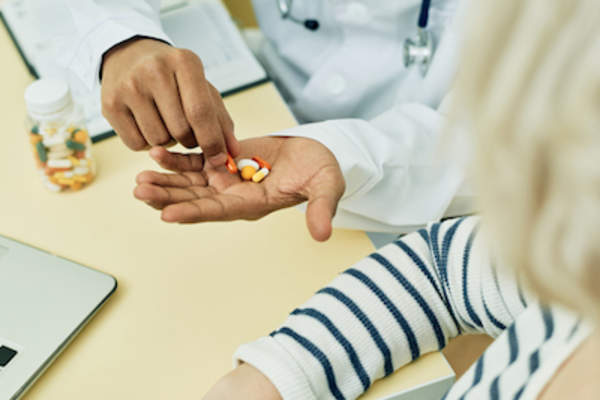 女人跟医生不同的药物。