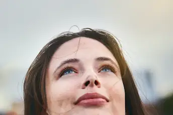抬头