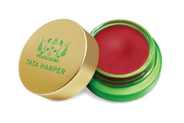 塔塔哈珀丰满的唇色和面颊色