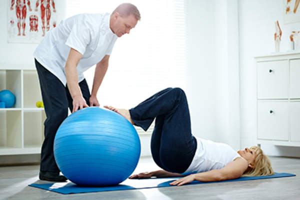 运动球理疗。