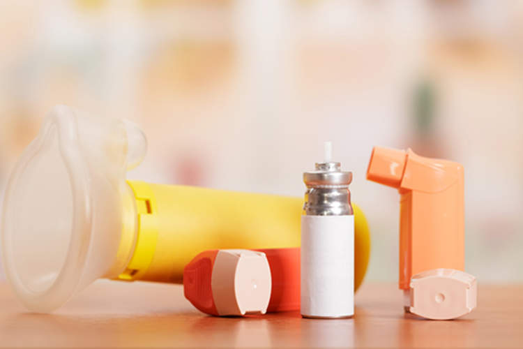 类固醇吸入器和aerochamber。