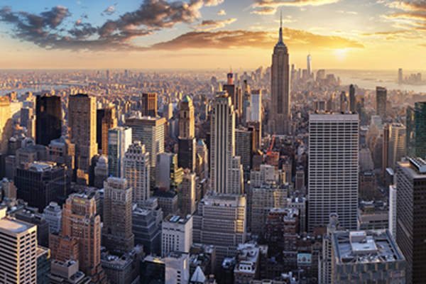 日出时的纽约。