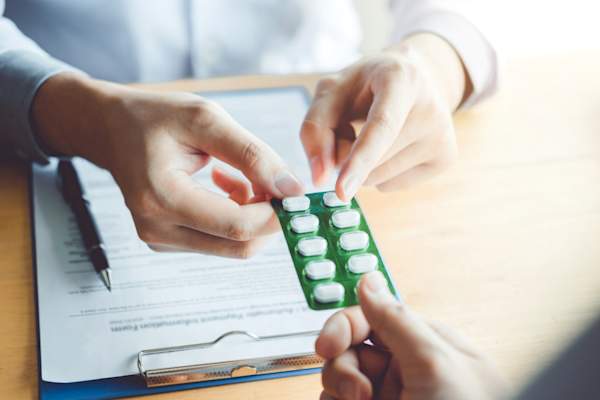 医生建议丸男性患者