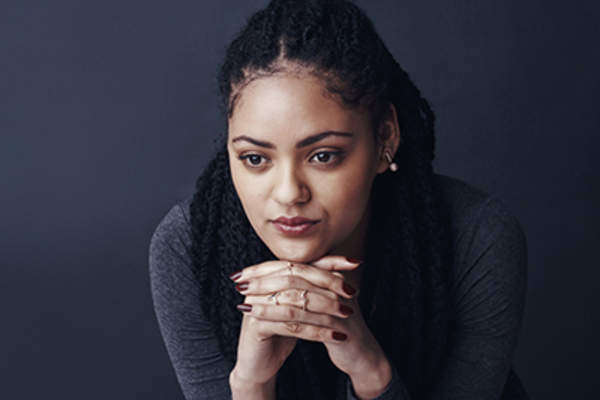 女人会花时间反思。