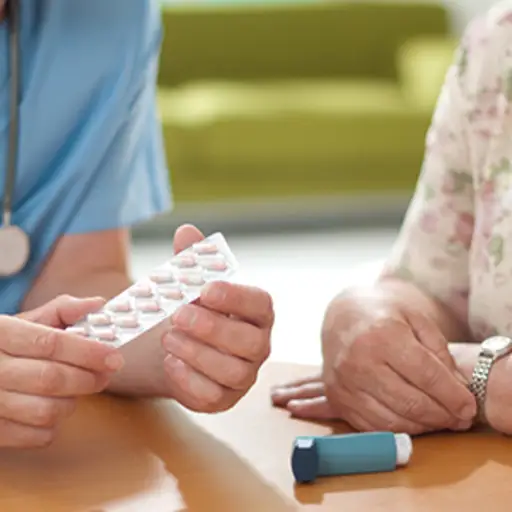 Doctor explaining asthma medication.