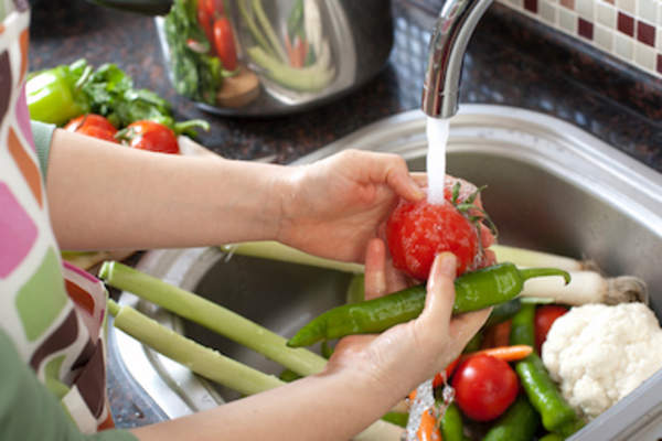 清洗新鲜蔬菜