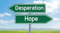 希望和绝望的信号指向相反的方向。