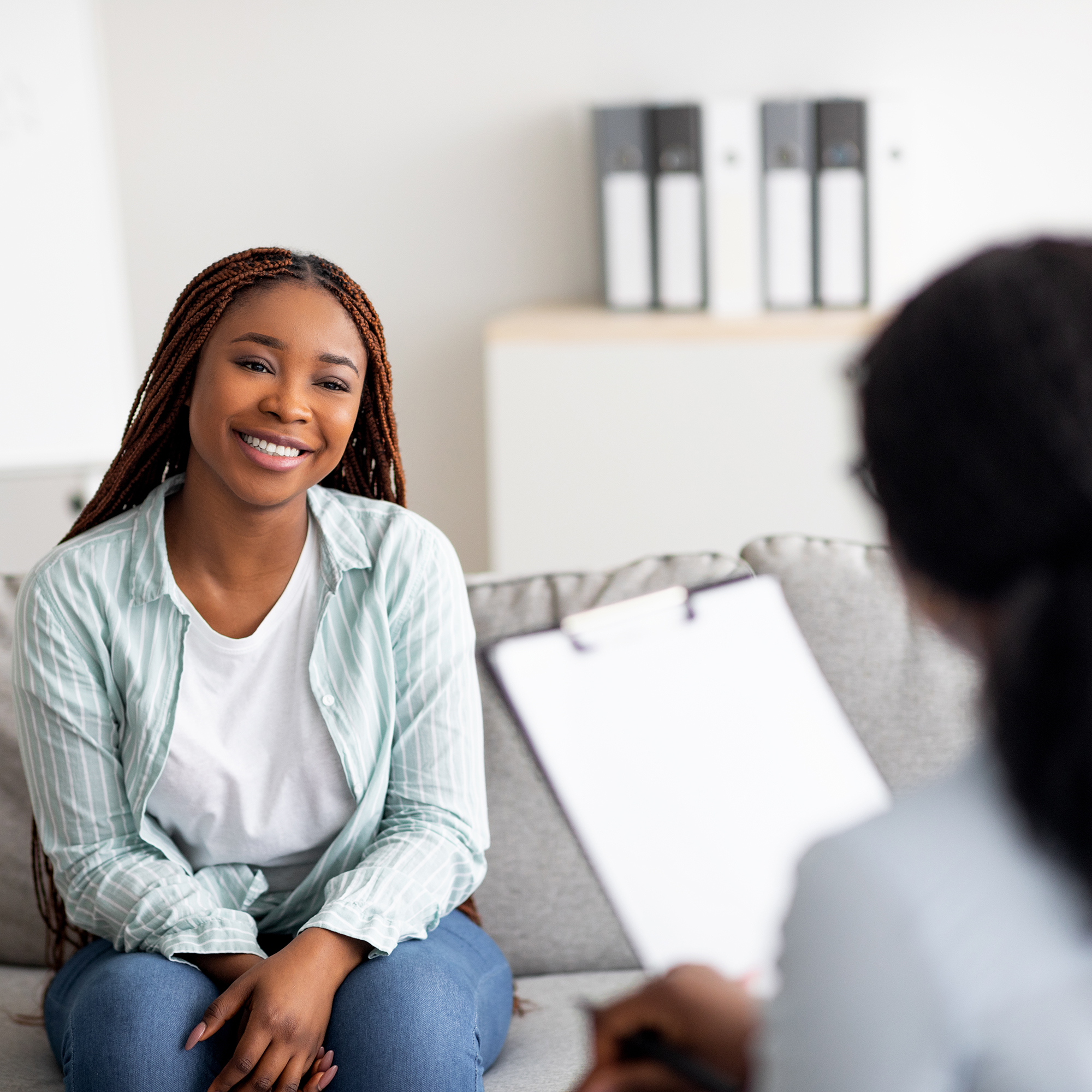 年轻的女客户咨询心理学家