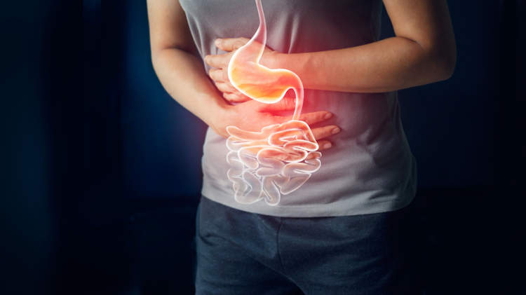 女子感人的肚子痛患胃痛胃肠系统疾病。