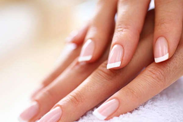 漂亮的指甲,年轻女子。