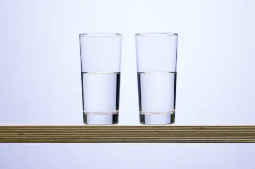 两杯水