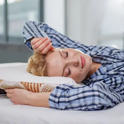 从宁静的睡眠中醒来。