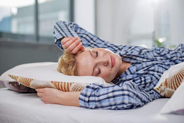 从宁静的睡眠醒来。